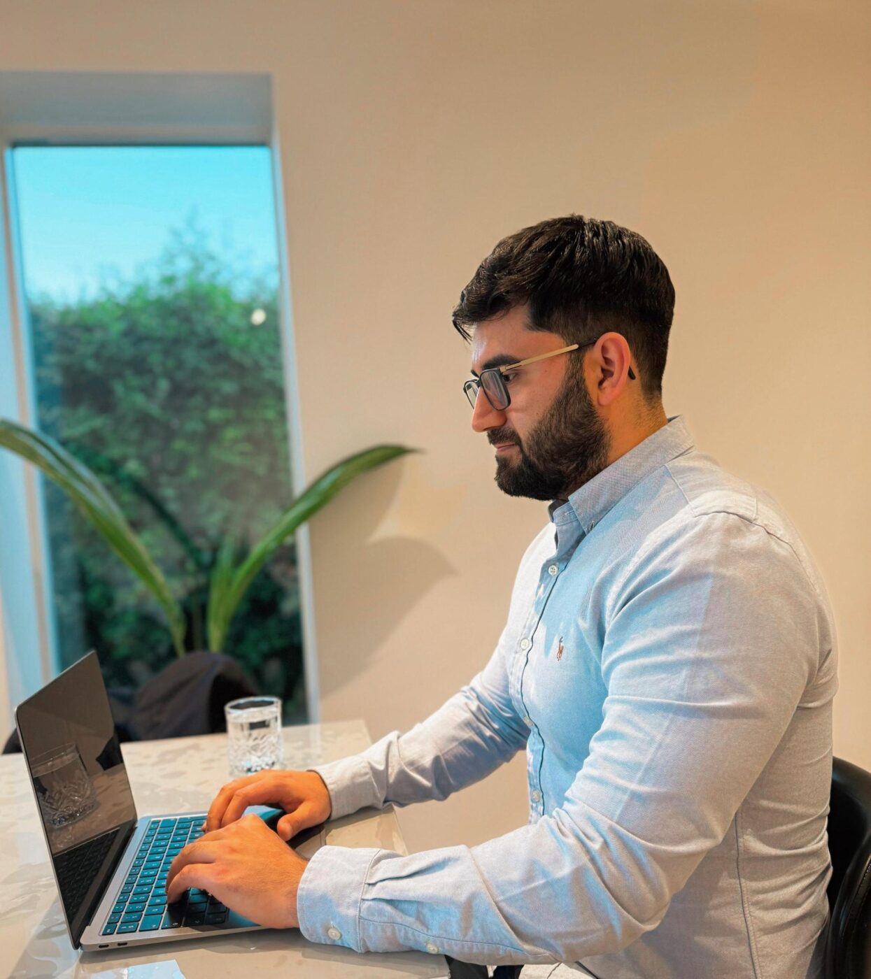 Mizgin Secilmis at his desk